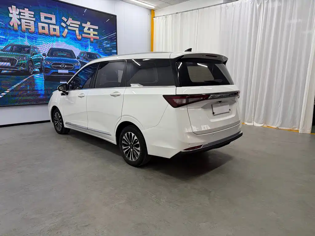Wuling Jiachen — фото 4
