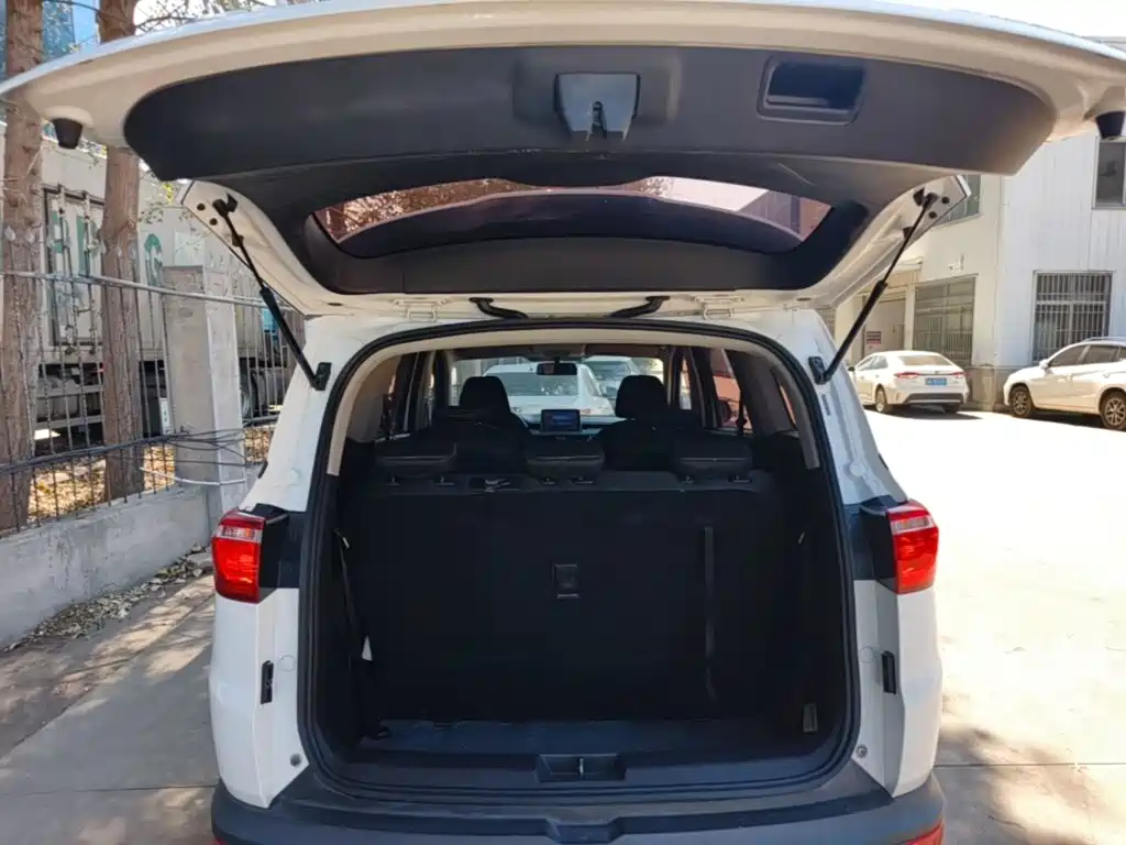 Wuling Hongguang S3 — фото 19