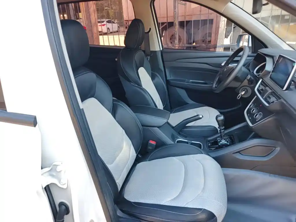 Wuling Hongguang S3 — фото 25
