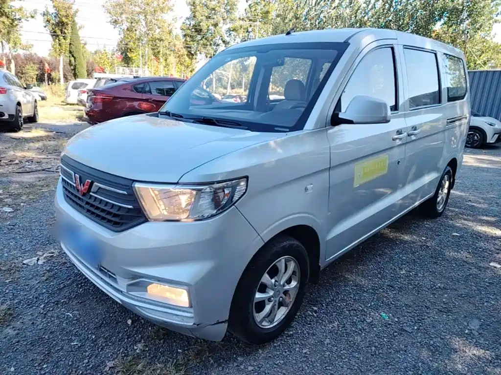 Wuling Hongguang V — фото 2