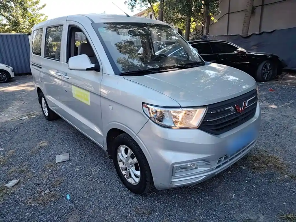 Wuling Hongguang V — фото 4