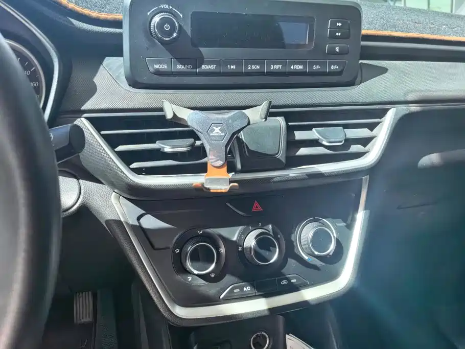 Wuling Hongguang S3 — фото 13