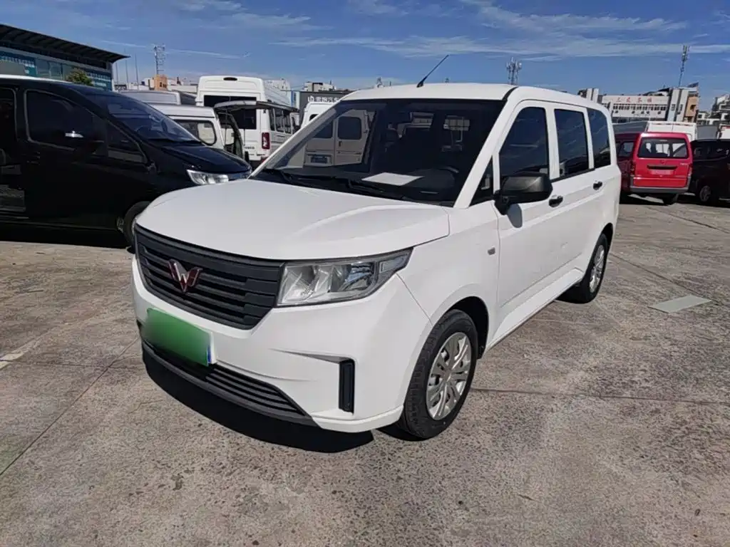 Wuling Hongguang PLUS — фото 2