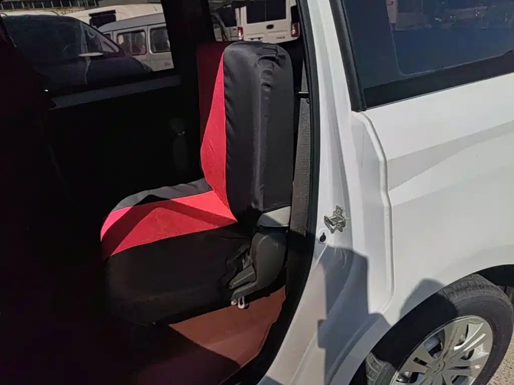 Wuling Hongguang PLUS — фото 13
