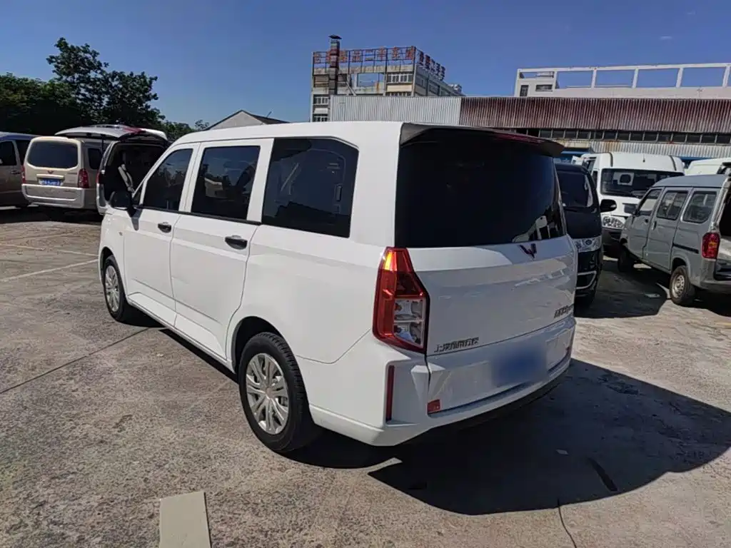 Wuling Hongguang PLUS — фото 23