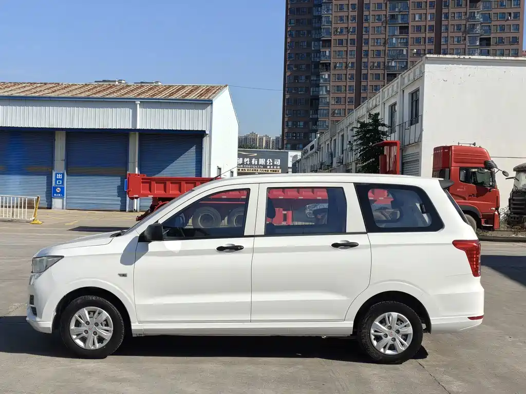 Wuling Hongguang — фото 4