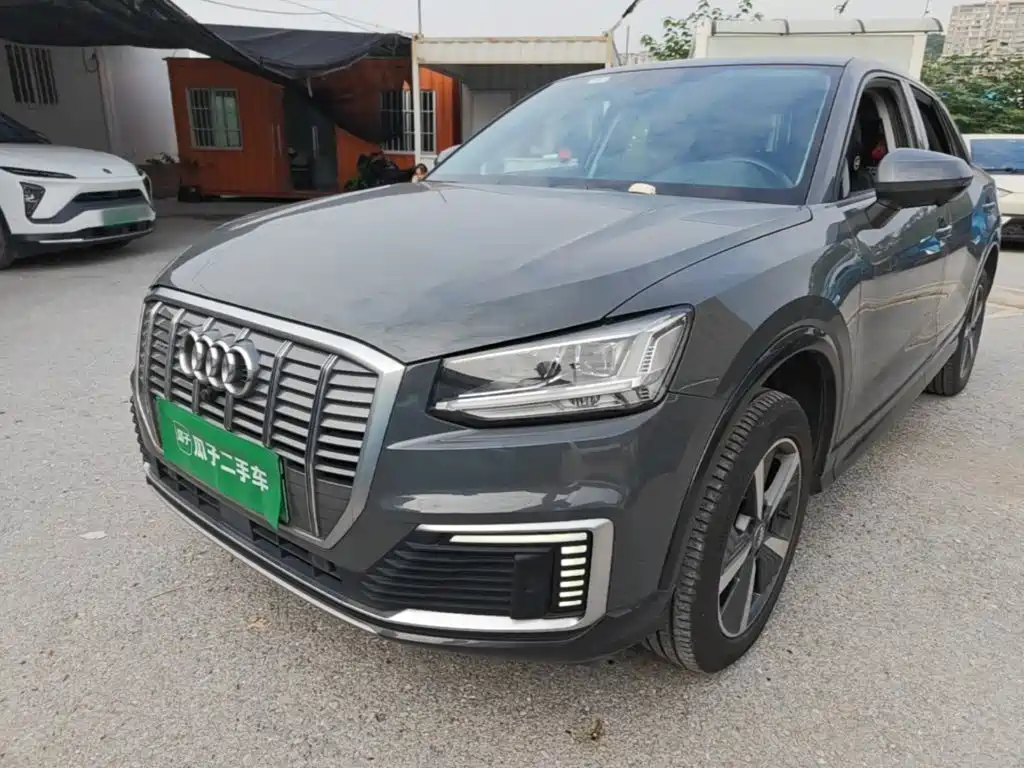 Audi Q2L e-tron — фото 2