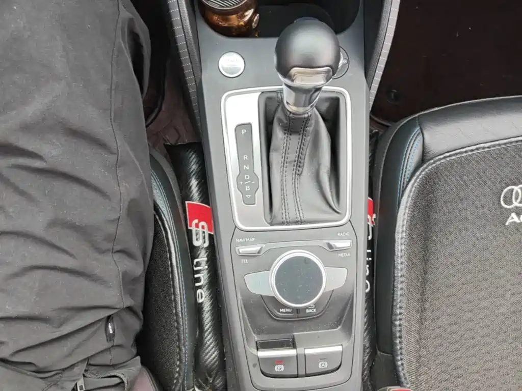 Audi Q2L e-tron — фото 14