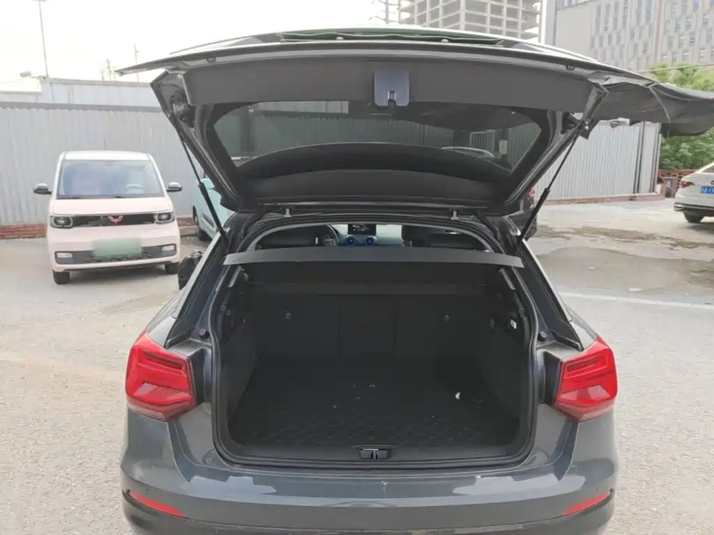 Audi Q2L e-tron — фото 19