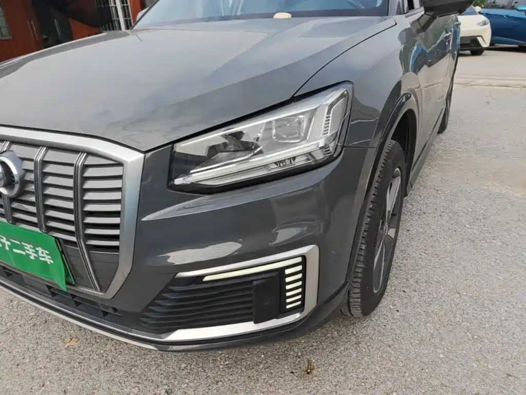 Audi Q2L e-tron — фото 24