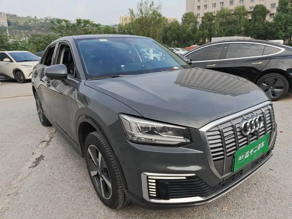 Audi Q2L e-tron — фото 4