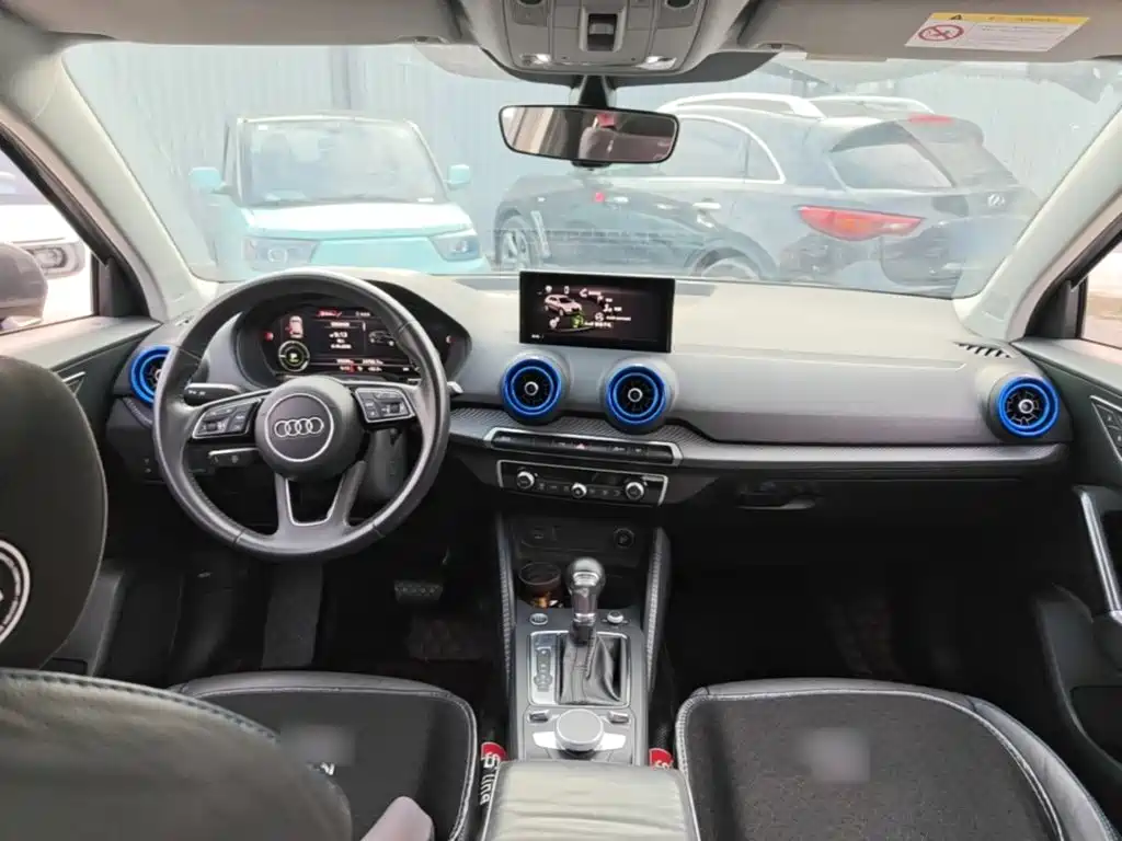 Audi Q2L e-tron — фото 10