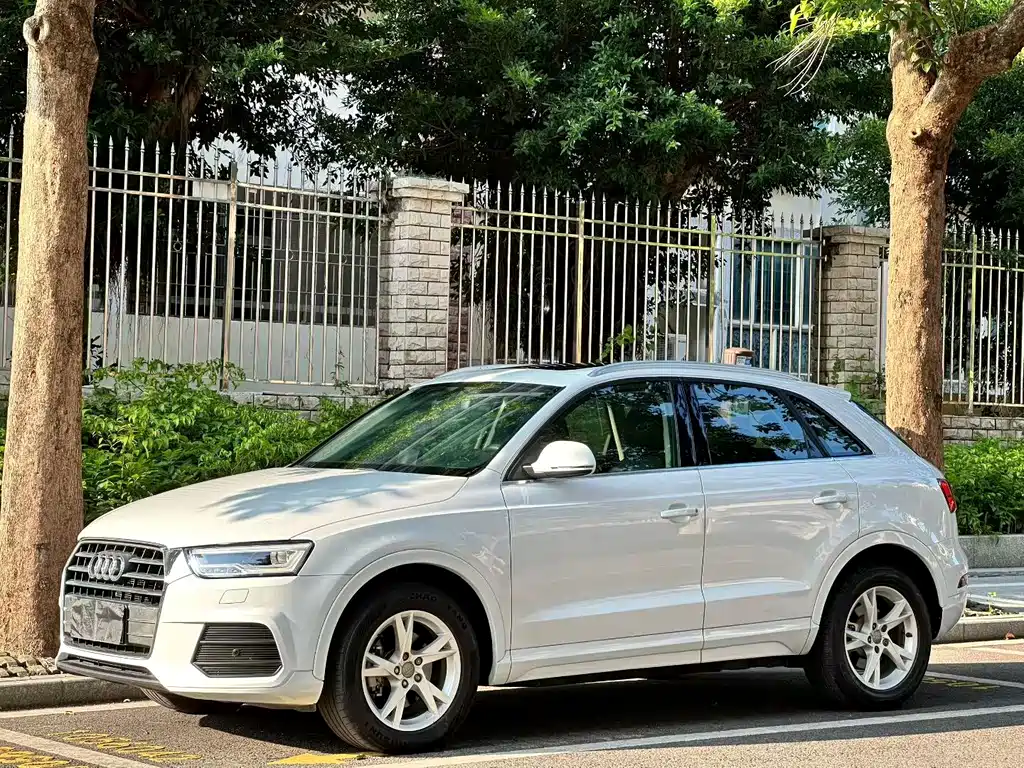 Audi Q3 — фото 1