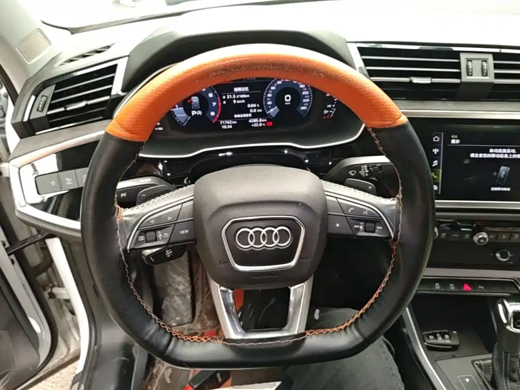 Audi Q3 — фото 11
