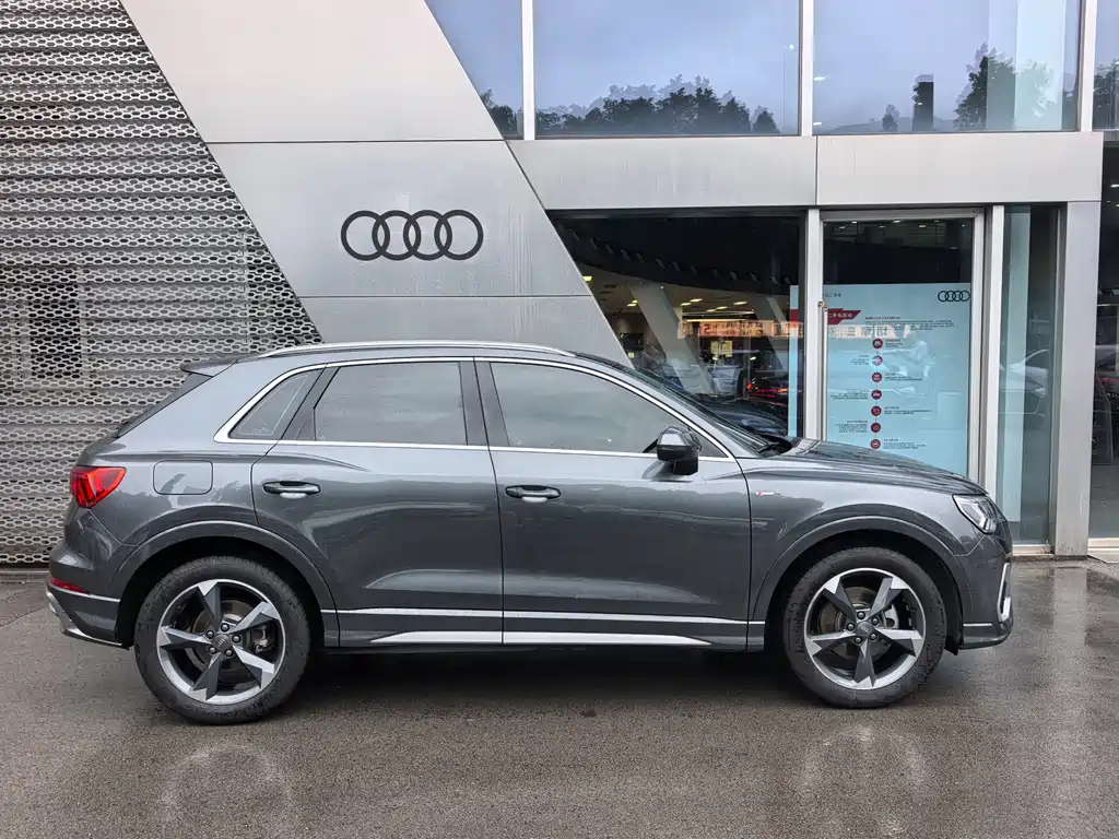 Audi Q3 — фото 10