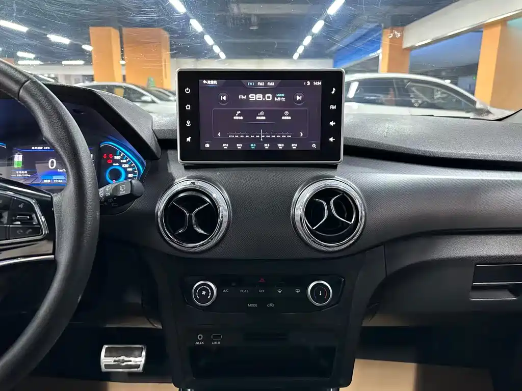 BAIC New Energy EC5 — фото 11