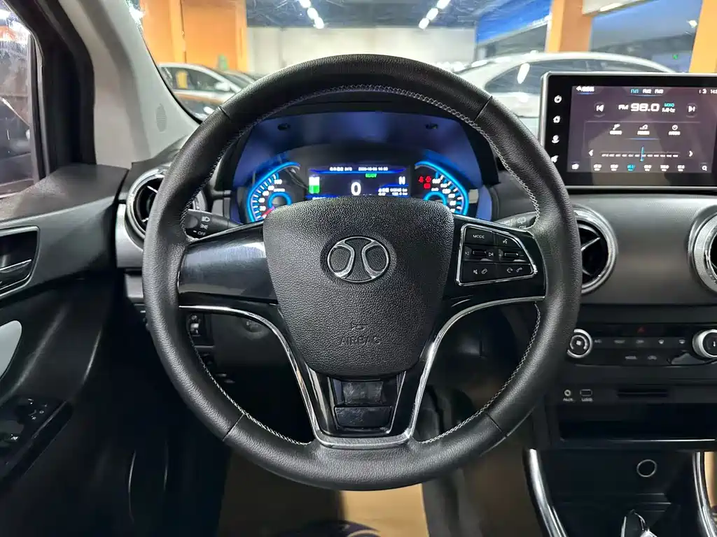 BAIC New Energy EC5 — фото 10