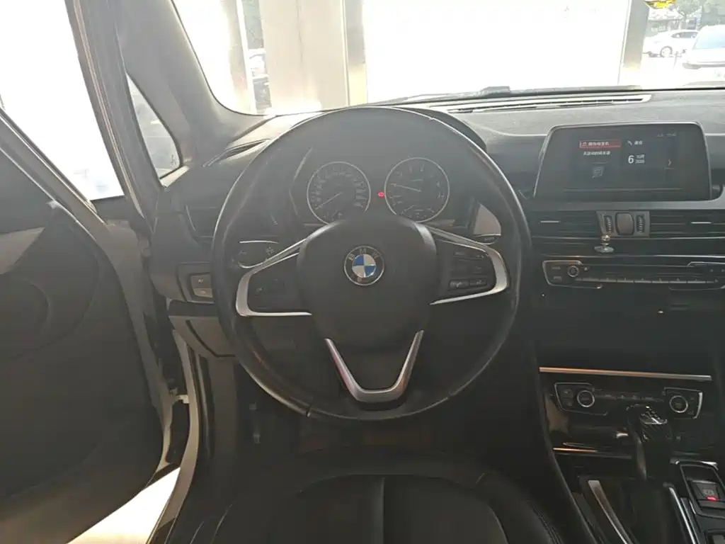 BMW 2 Series Active Tourer — фото 11