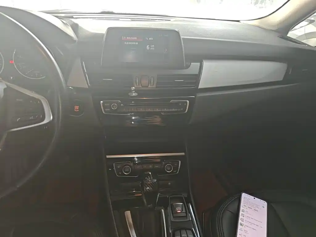 BMW 2 Series Active Tourer — фото 13