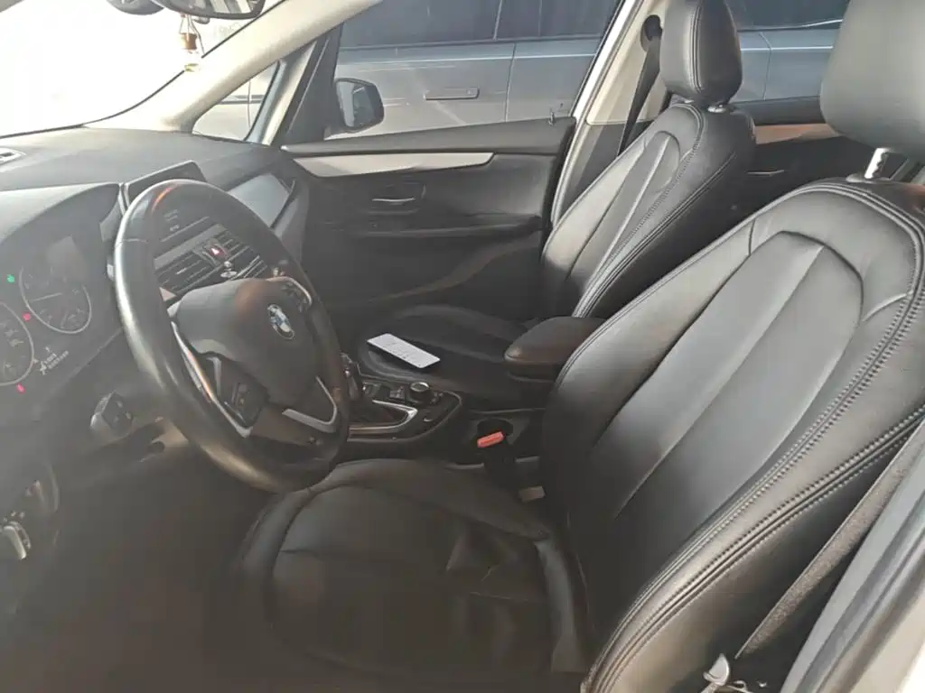 BMW 2 Series Active Tourer — фото 15