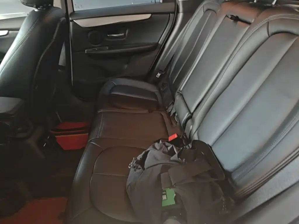 BMW 2 Series Active Tourer — фото 17