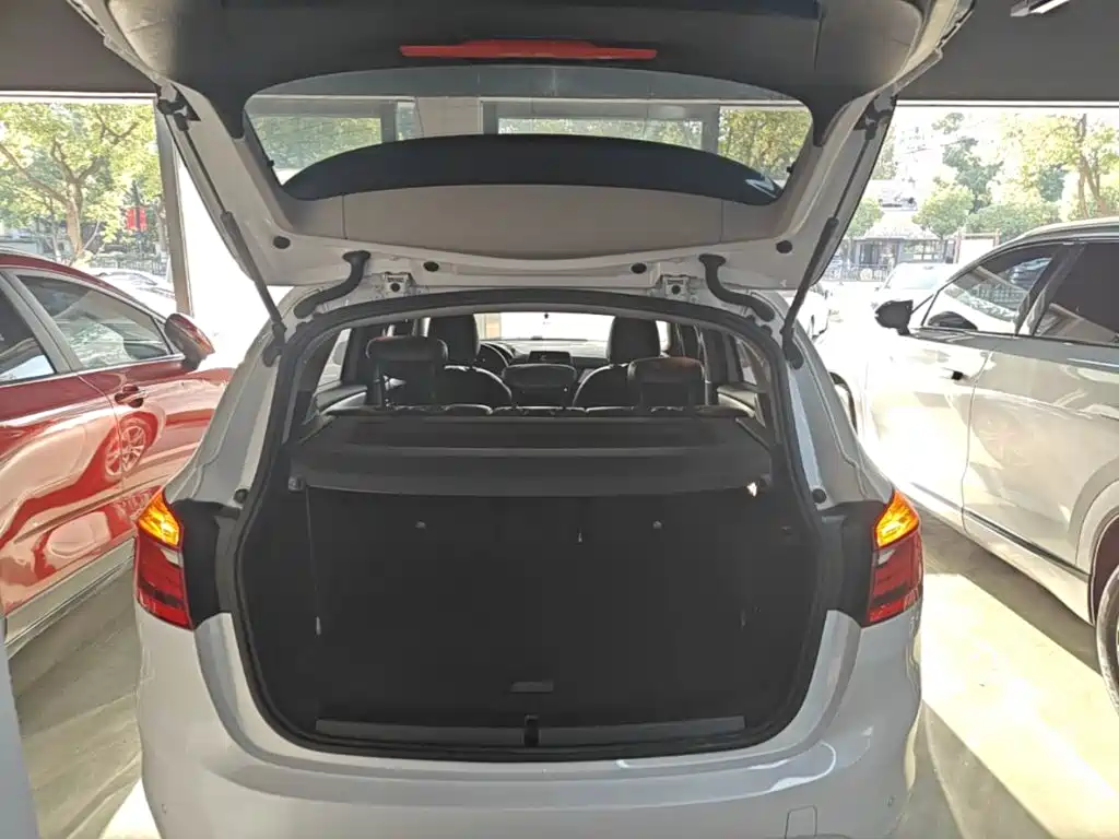 BMW 2 Series Active Tourer — фото 19