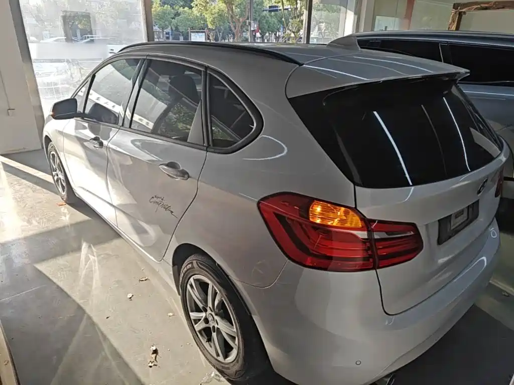 BMW 2 Series Active Tourer — фото 5