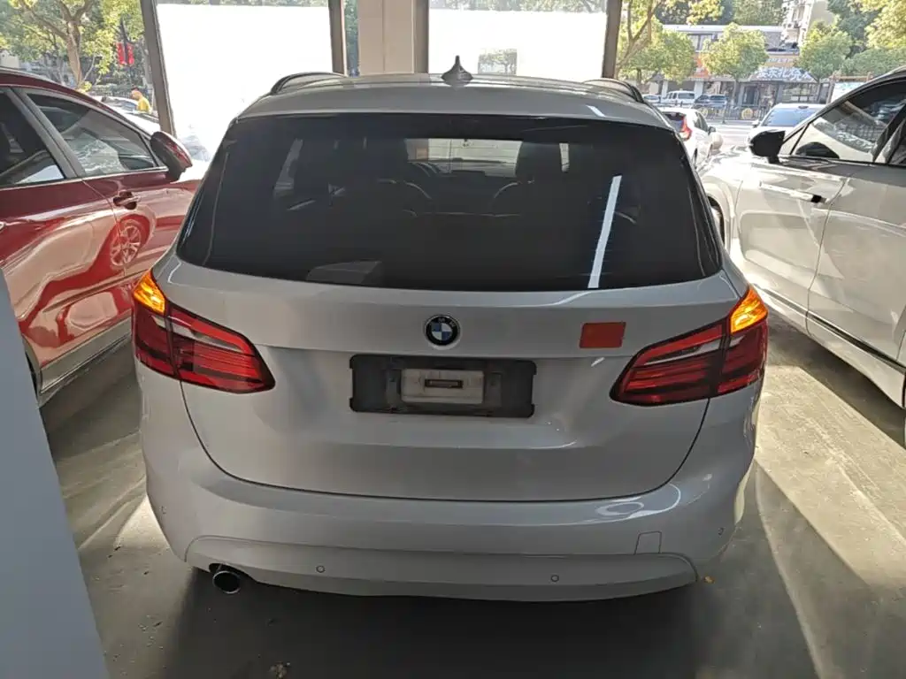 BMW 2 Series Active Tourer — фото 6