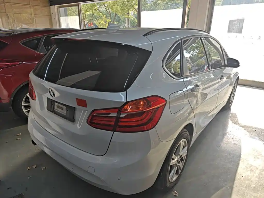 BMW 2 Series Active Tourer — фото 7