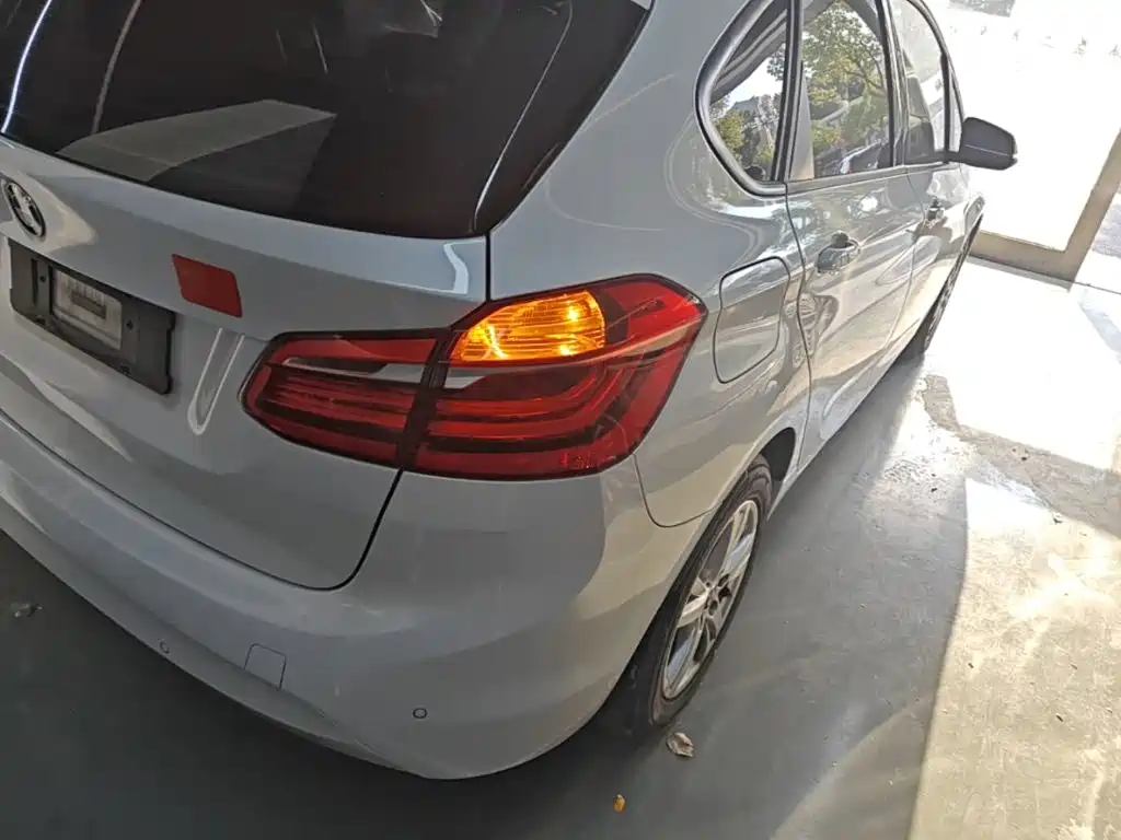 BMW 2 Series Active Tourer — фото 8