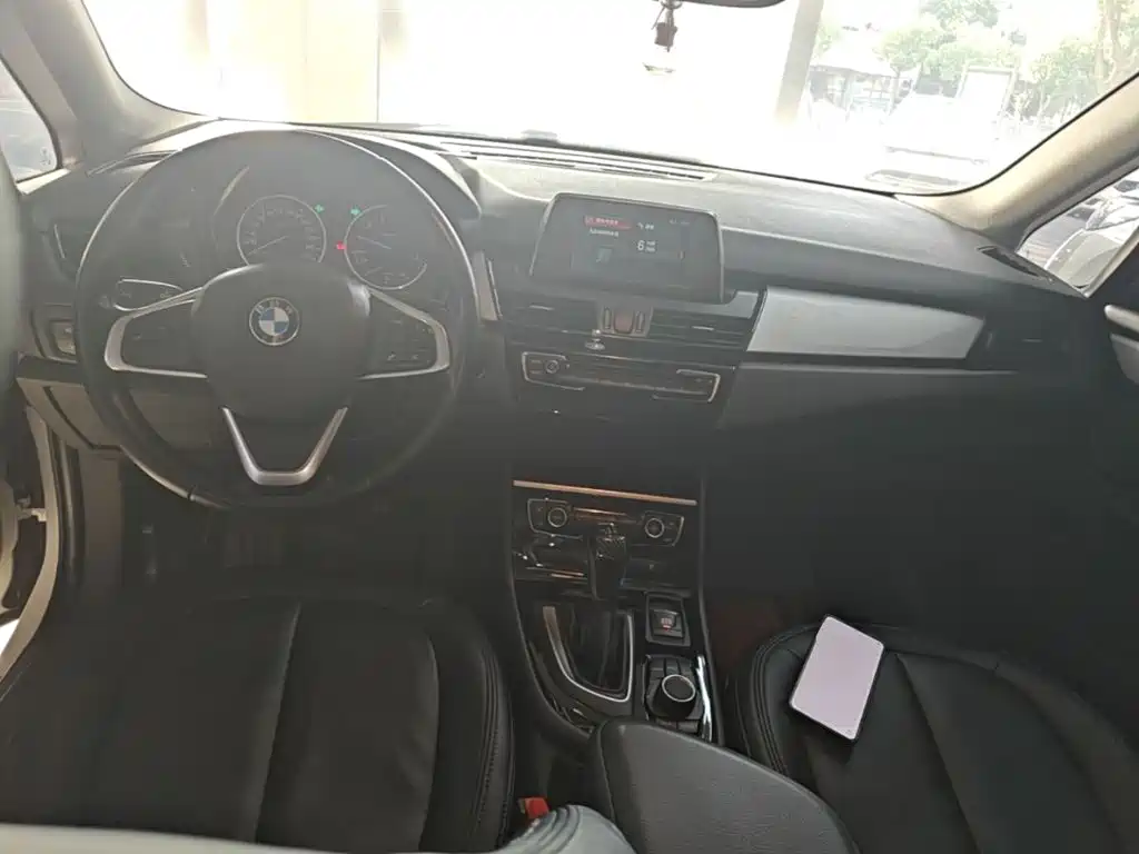 BMW 2 Series Active Tourer — фото 10