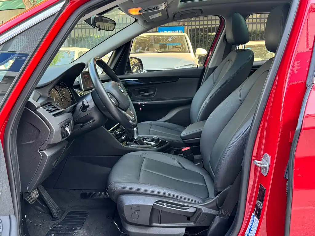 BMW 2 Series Active Tourer — фото 6