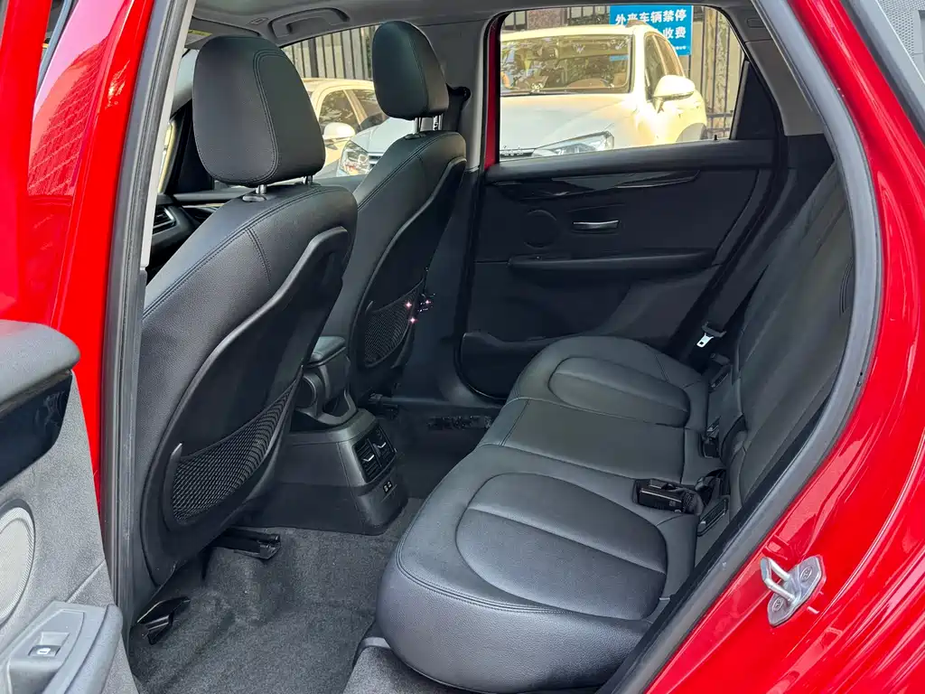 BMW 2 Series Active Tourer — фото 7