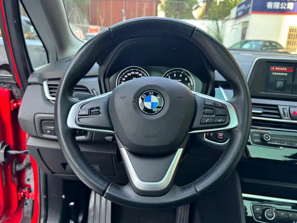 BMW 2 Series Active Tourer — фото 10