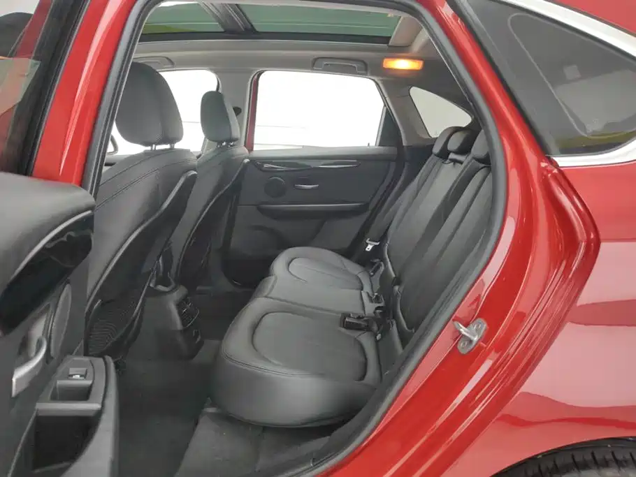 BMW 2 Series Active Tourer — фото 11