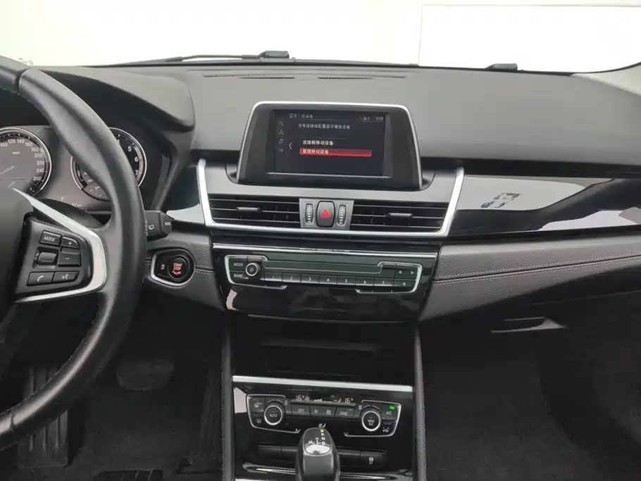 BMW 2 Series Active Tourer — фото 13