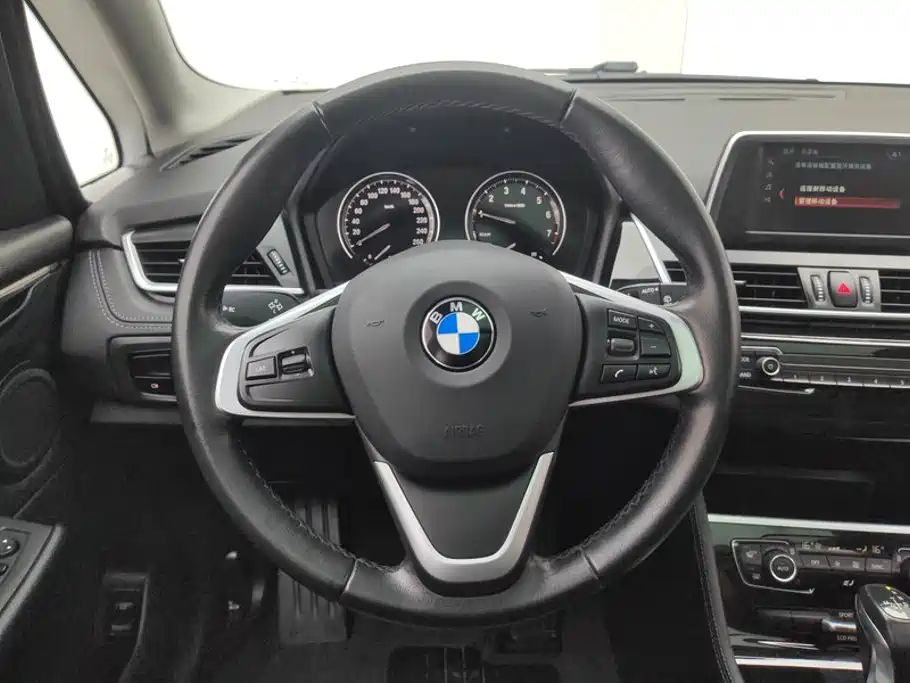 BMW 2 Series Active Tourer — фото 15