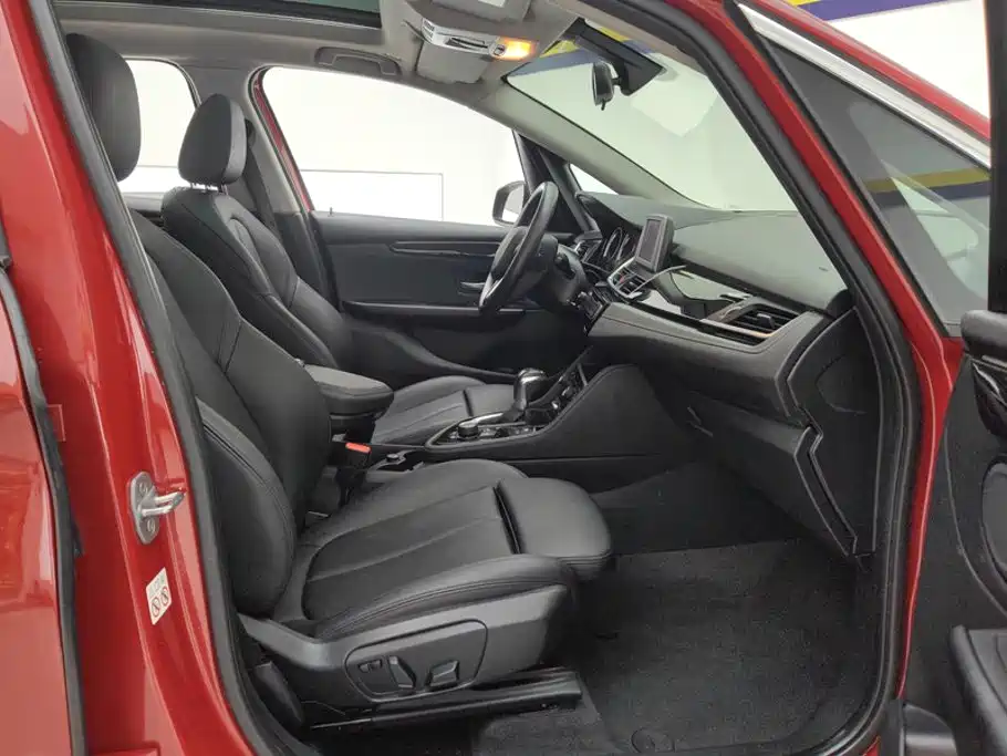 BMW 2 Series Active Tourer — фото 8