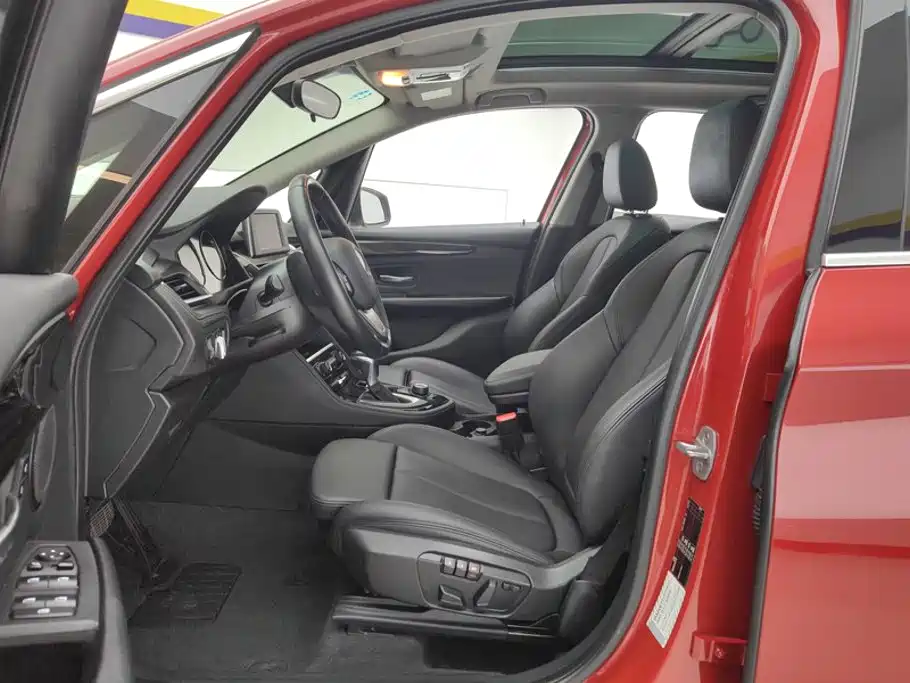 BMW 2 Series Active Tourer — фото 9