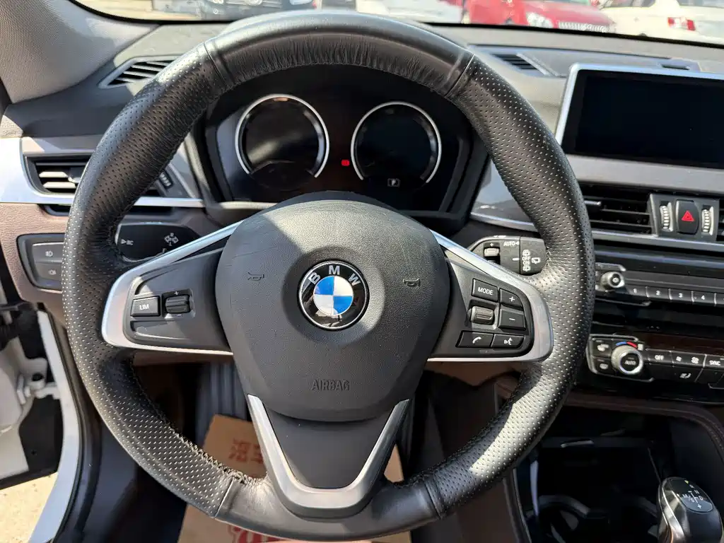 BMW X1 — фото 3