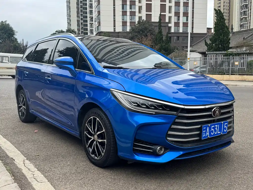 BYD MAX — фото 13