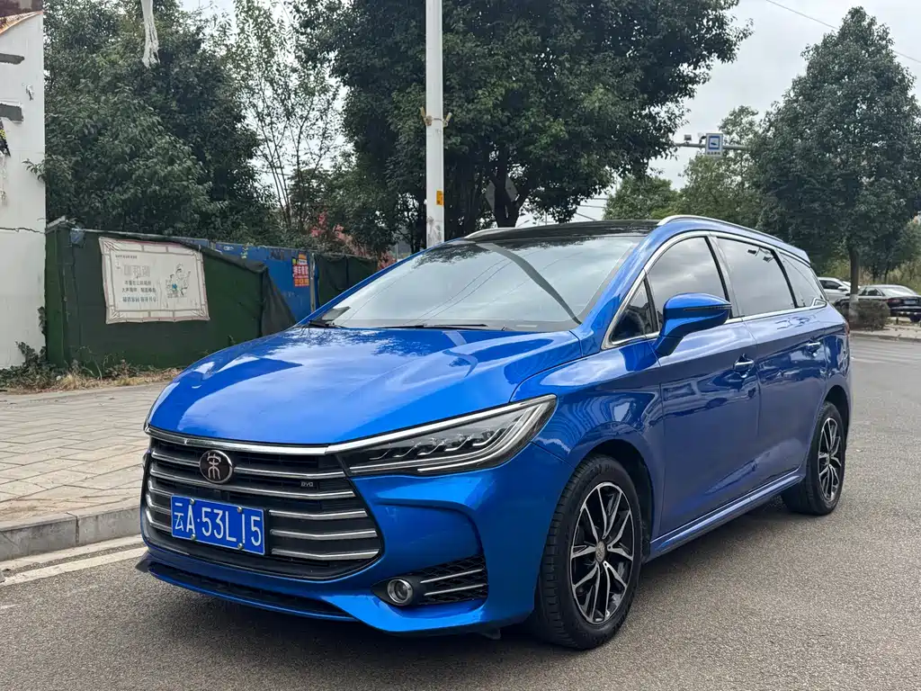 BYD MAX