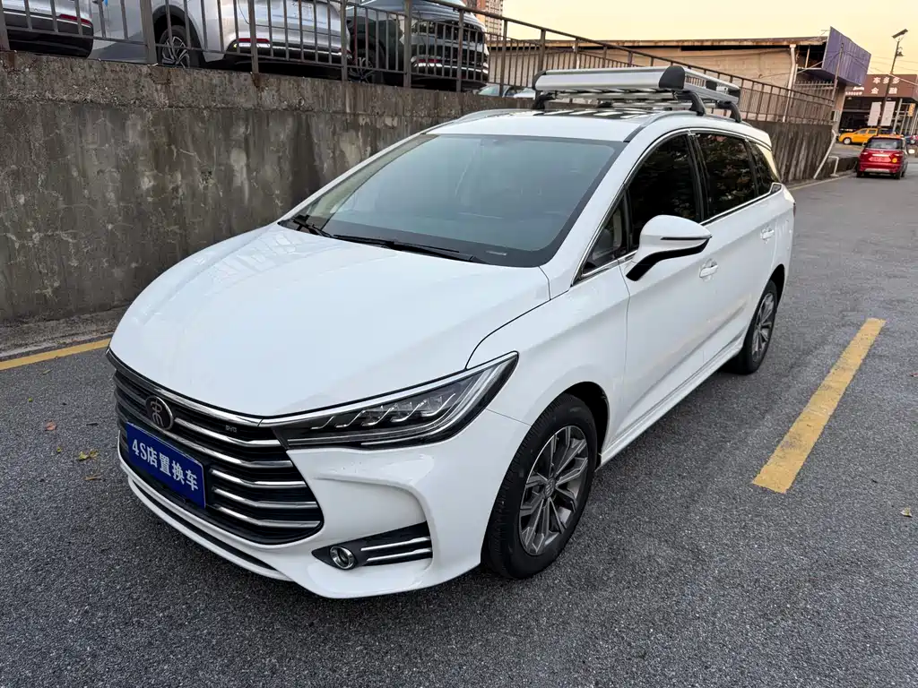 BYD MAX