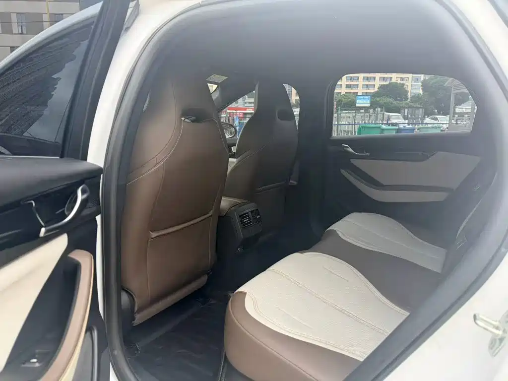 BYD Qin PLUS — фото 17