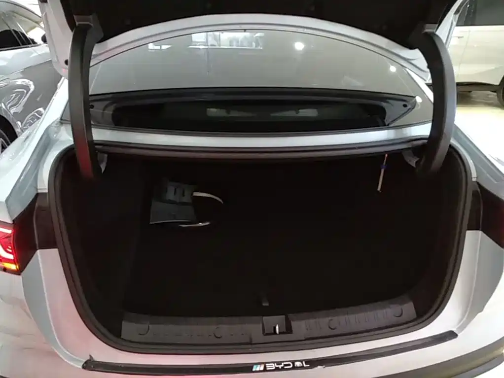 BYD Qin L — фото 19