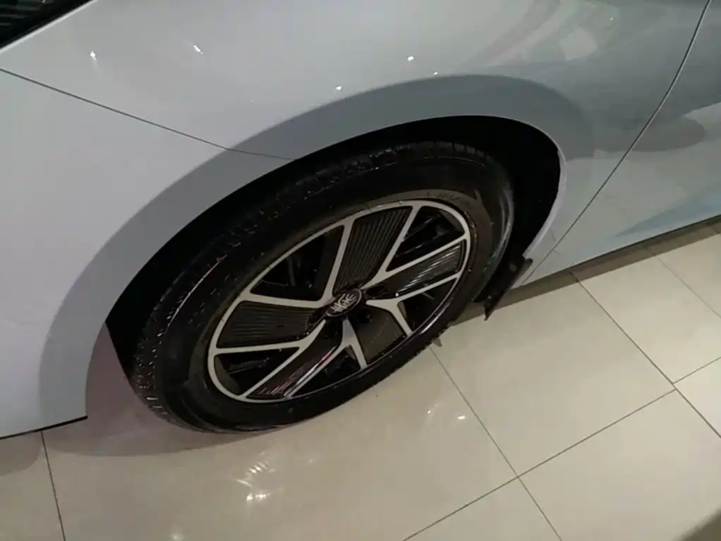 BYD Qin L — фото 23