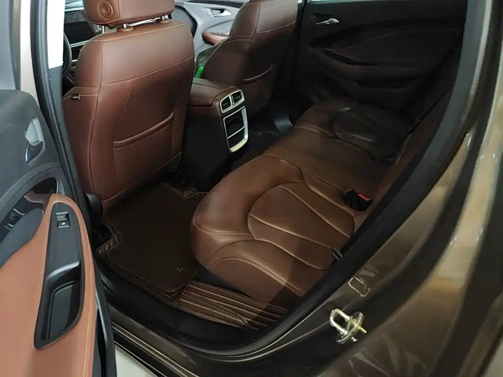 Buick Envision Plus — фото 17