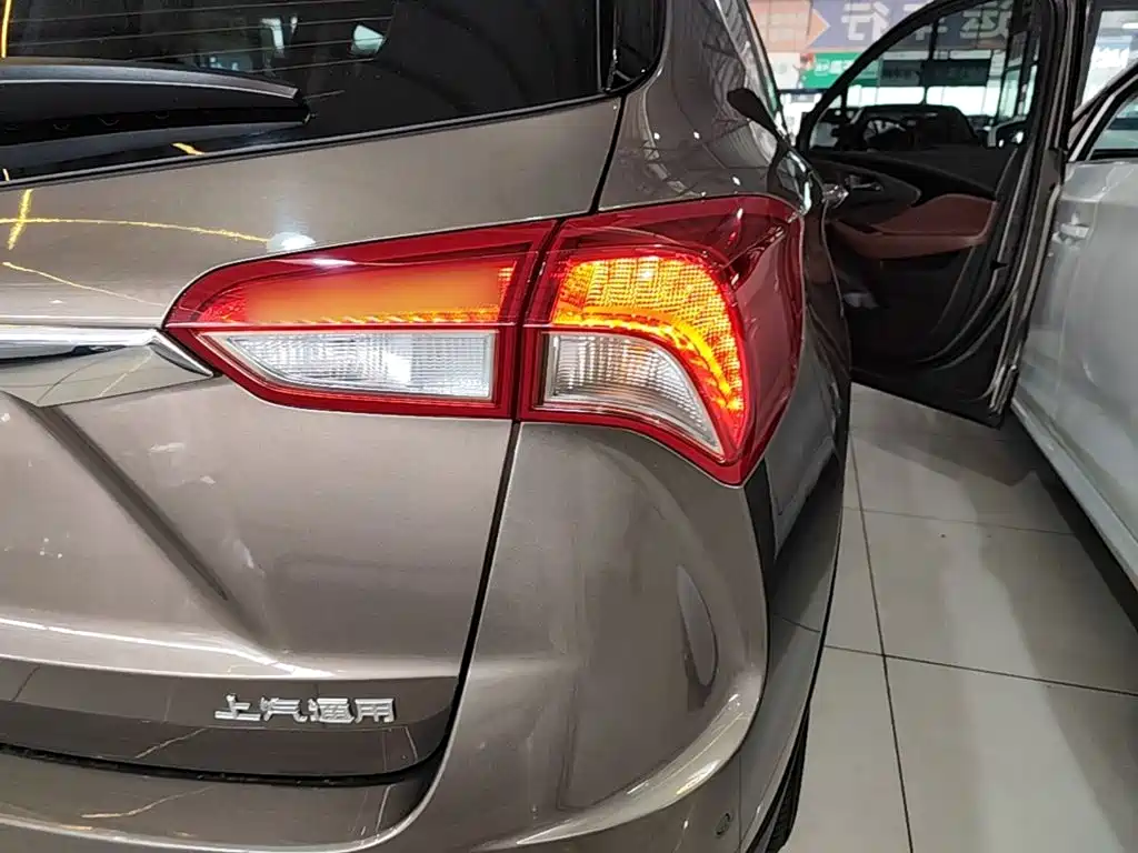 Buick Envision Plus — фото 8