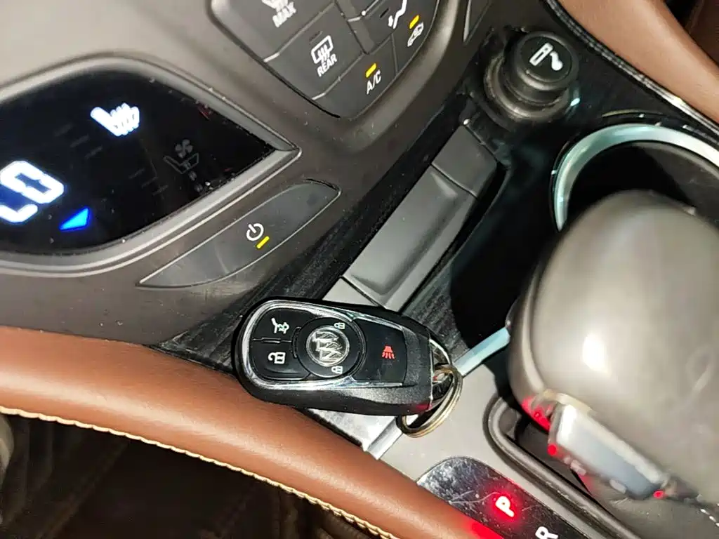 Buick Envision Plus — фото 9