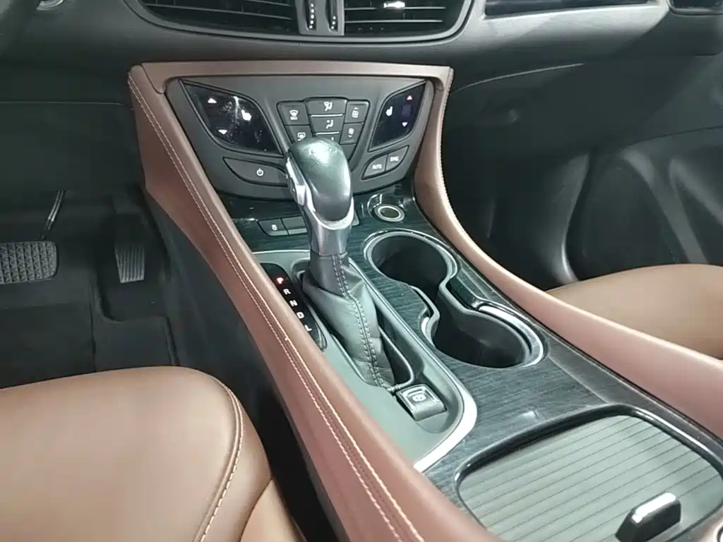 Buick Envision Plus — фото 14